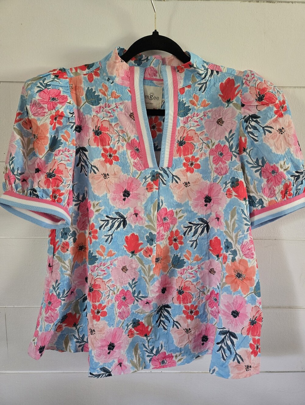 UMGEE-Floral Puff-Sleeve V-Neck Top in Multicolor